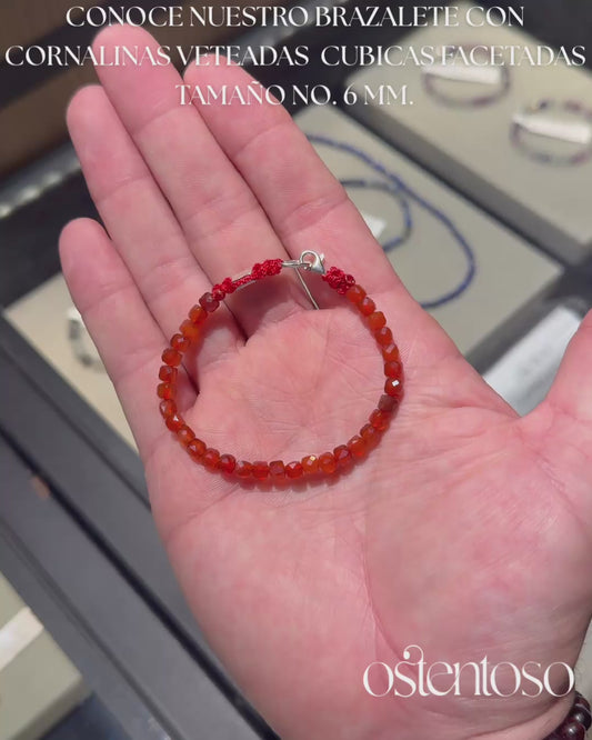Bracelet en cornaline veinée cubique taille n°4 mm.